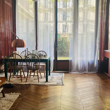 Garden Loft By The Park شقة
