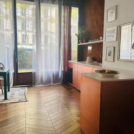 Garden Loft By The Park شقة